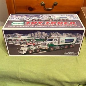 Hess 2008 toy truck and front loader with matching bag UNOPENED